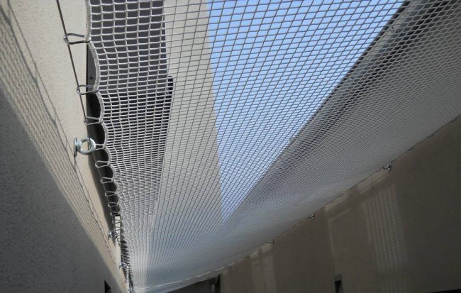 Drohnen-Schutznetz zur Abwehr von Drohnen-Kurieren | Schutznetze24