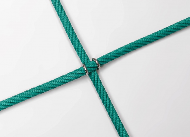 Maßgerfertigtes Kletternetz mit Edelstahl-Klammern | Schutznetze24