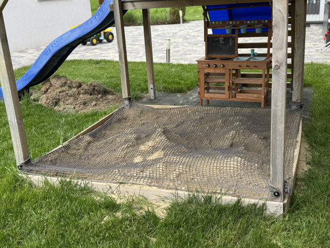 Kundenfoto von Sandkasten-Abdecknetz per m² (nach Maß) 