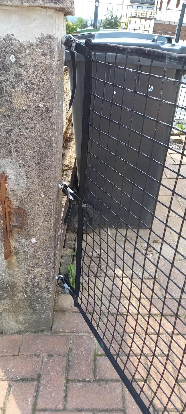 Kundenfoto von Courtyard Barrier Net - Available by the Meter 