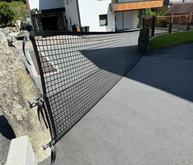 Kundenfoto von Courtyard Barrier Net - Available by the Meter 