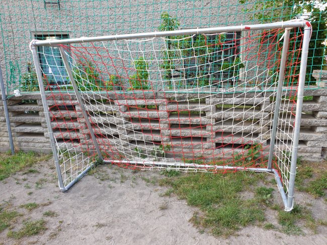 Kundenfoto von Fußballtornetz in Vereinsfarben nach Maß 