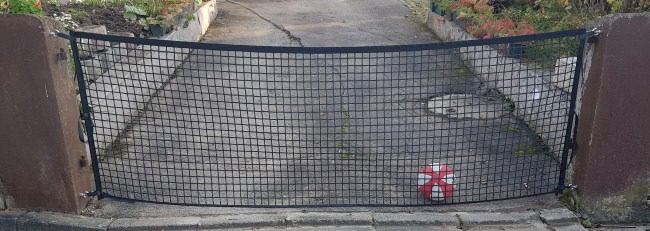 Kundenfoto von Courtyard Barrier Net - Available by the Meter 