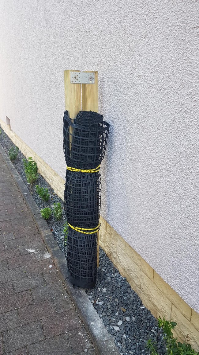 Kundenfoto von Courtyard Barrier Net - Available by the Meter 