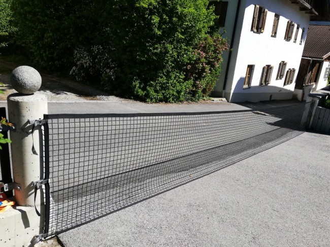 Kundenfoto von Courtyard Barrier Net - Available by the Meter 