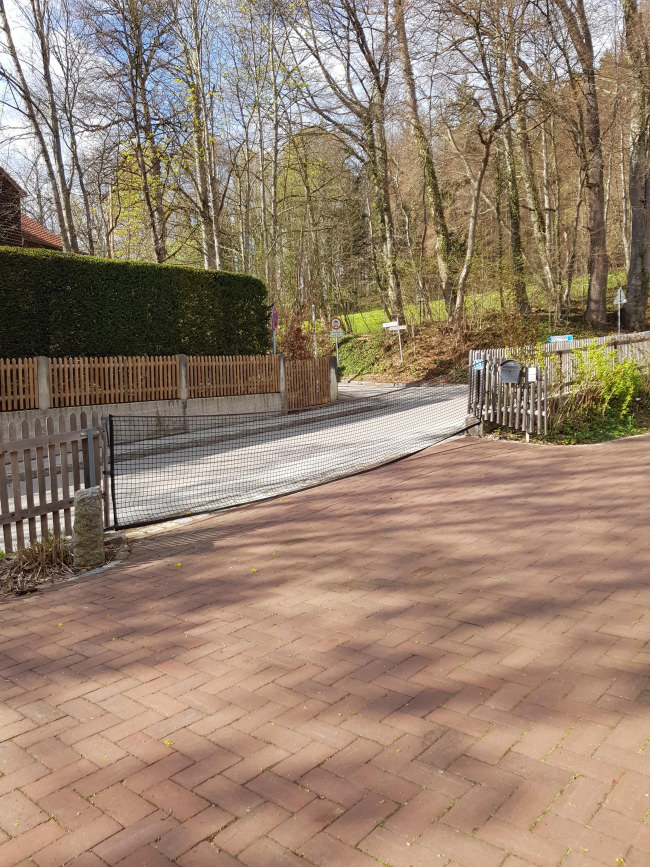 Kundenfoto von Courtyard Barrier Net - Available by the Meter 