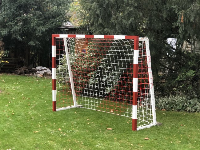 Kundenfoto von Fußballtornetz in Vereinsfarben nach Maß 