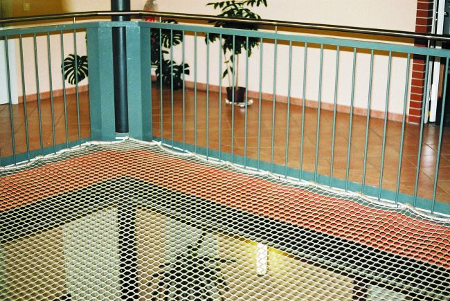 Kundenfoto von Treppenhaus-Auffangnetz per m² (nach Maß) 