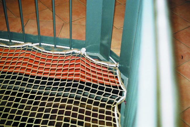 Kundenfoto von Treppenhaus-Auffangnetz per m² (nach Maß) 