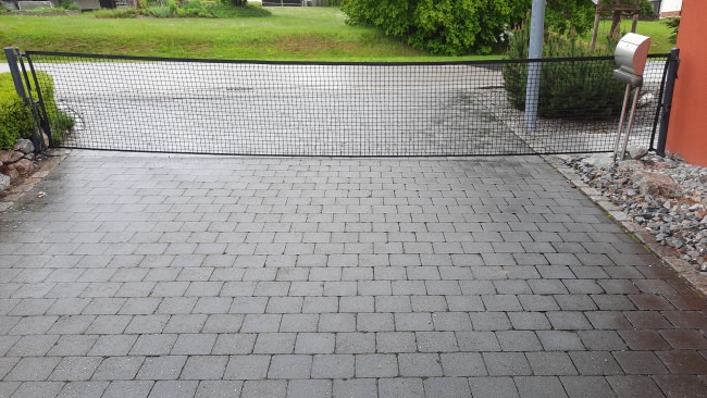 Kundenfoto von Courtyard Barrier Net - Available by the Meter 