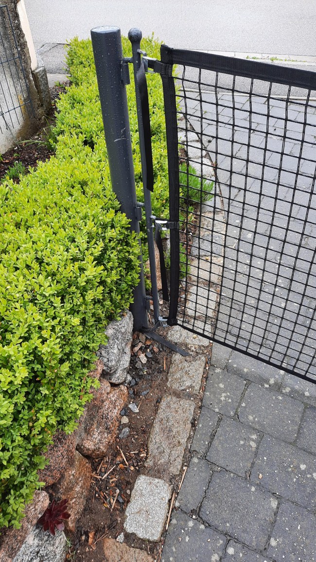 Kundenfoto von Courtyard Barrier Net - Available by the Meter 