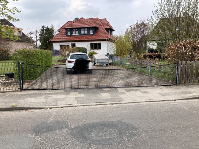 Kundenfoto von Courtyard Barrier Net - Available by the Meter 