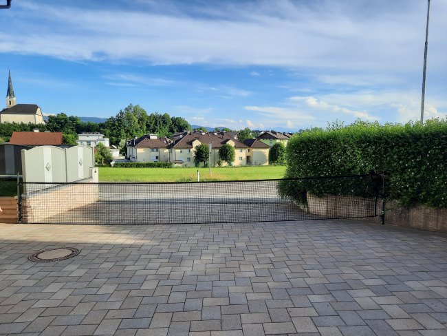 Kundenfoto von Courtyard Barrier Net - Available by the Meter 