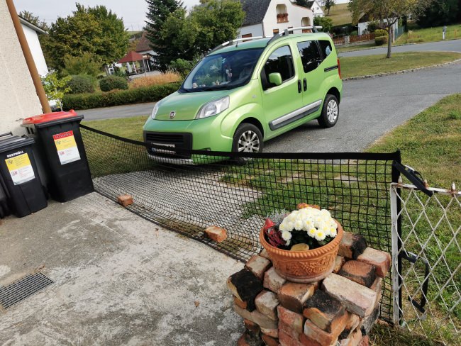 Kundenfoto von Courtyard Barrier Net - Available by the Meter 