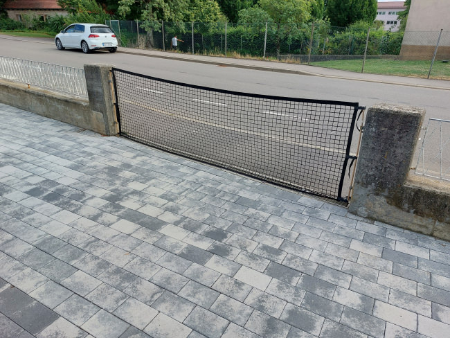 Kundenfoto von Courtyard Barrier Net - Available by the Meter 