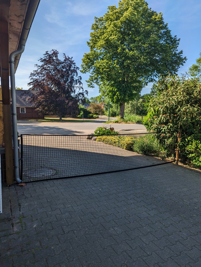 Kundenfoto von Courtyard Barrier Net - Available by the Meter 