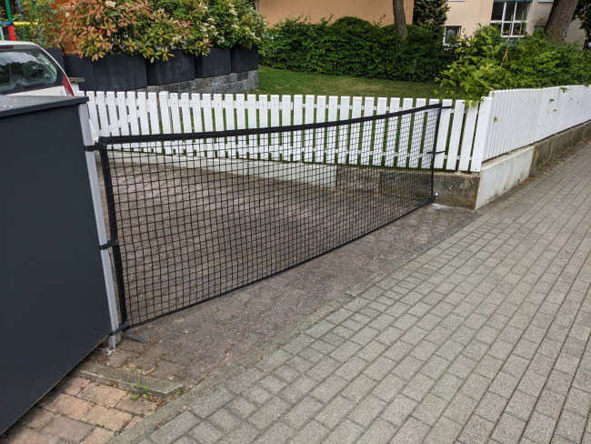 Kundenfoto von Courtyard Barrier Net - Available by the Meter 