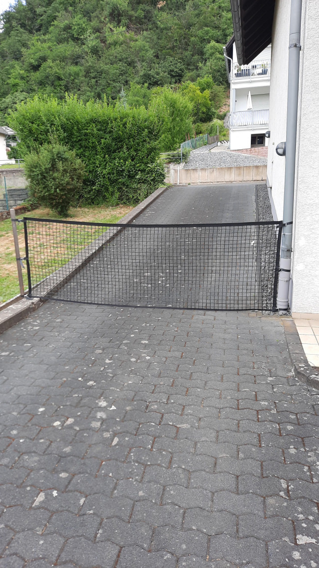 Kundenfoto von Courtyard Barrier Net - Available by the Meter 