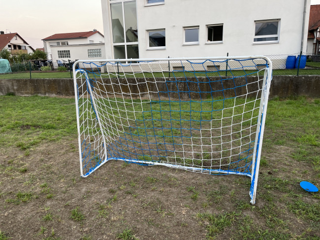 Kundenfoto von Fußballtornetz in Vereinsfarben nach Maß 