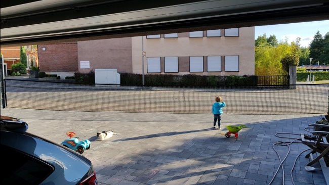 Kundenfoto von Courtyard Barrier Net - Available by the Meter 