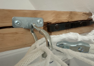 Schutznetzhalter für Holzbalken und Holzbauteile